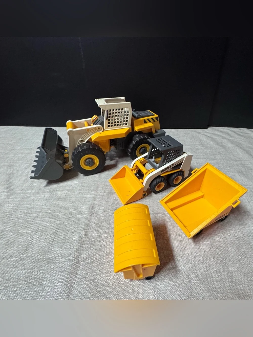 Conveyor with Mini Excavator